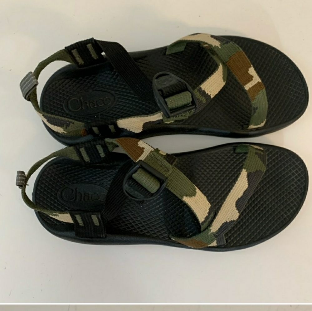 Sz 6 Camo CHACOS. Like new condition.